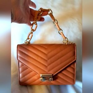 NWOT TRENDY STRUCTURED CROSSBODY